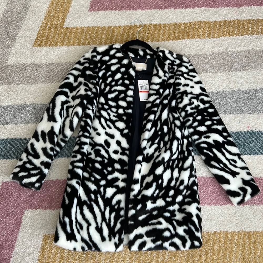 Women’s Michael Kors faux fur coat. Size small/p. Never worn.